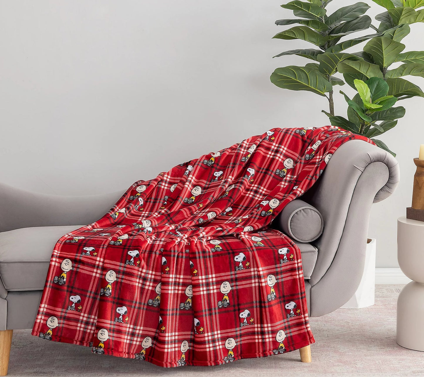 snuzzle™ - Peanuts Holiday Plush Throw Blanket
