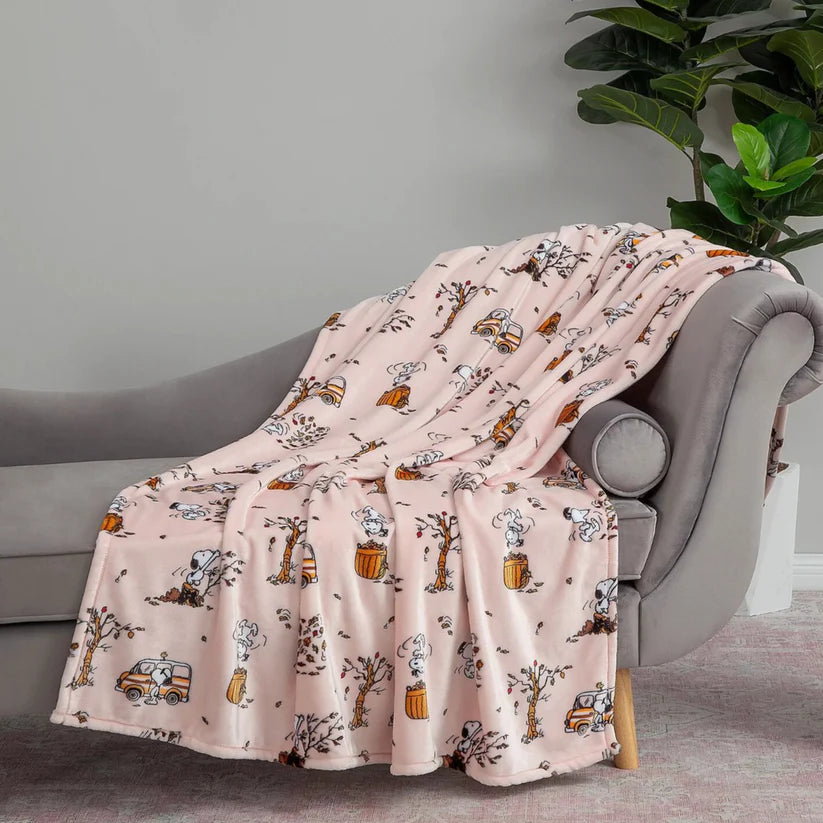 snuzzle™ - Peanuts Holiday Plush Throw Blanket