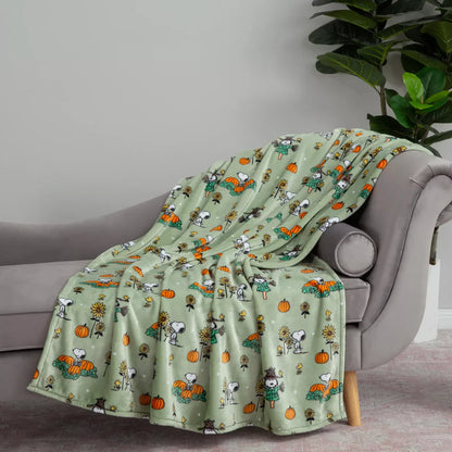 snuzzle™ - Peanuts Holiday Plush Throw Blanket