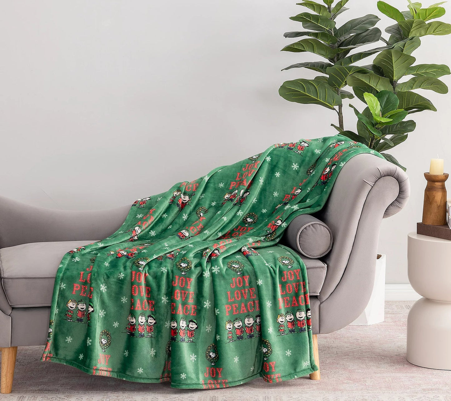 snuzzle™ - Peanuts Holiday Plush Throw Blanket